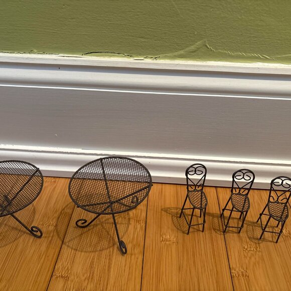 Mini Accents Set of 5 Doll Furniture Metal Garden & Patio Cafe Chairs and Tables - Picture 2 of 8
